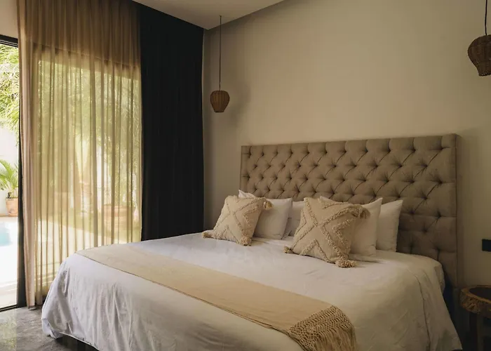 Elegant Gated Place Full Concierge Villa *