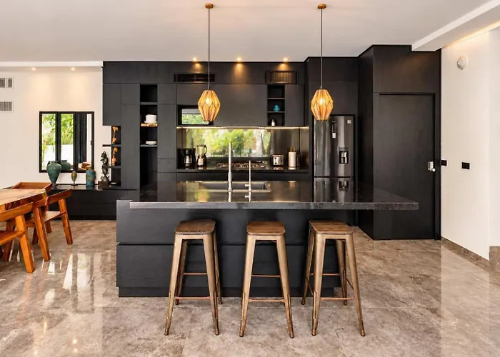 Elegant Gated Place Full Concierge *