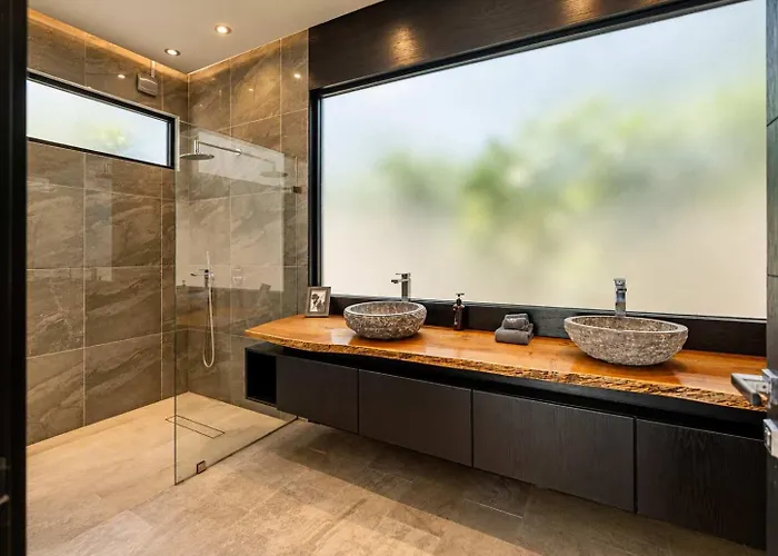 Villa Elegant Gated Place Full Concierge *