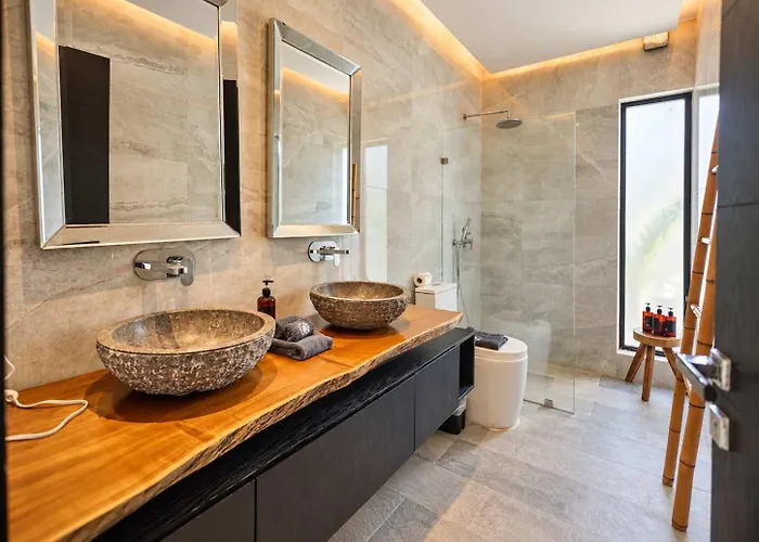 Elegant Gated Place Full Concierge Villa *