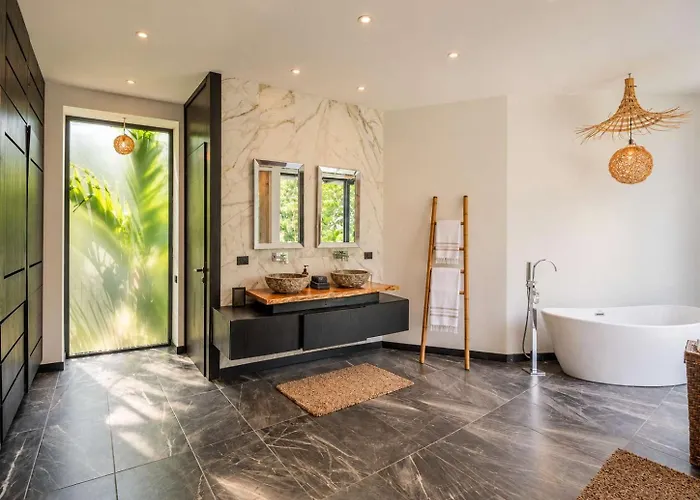 Elegant Gated Place Full Concierge